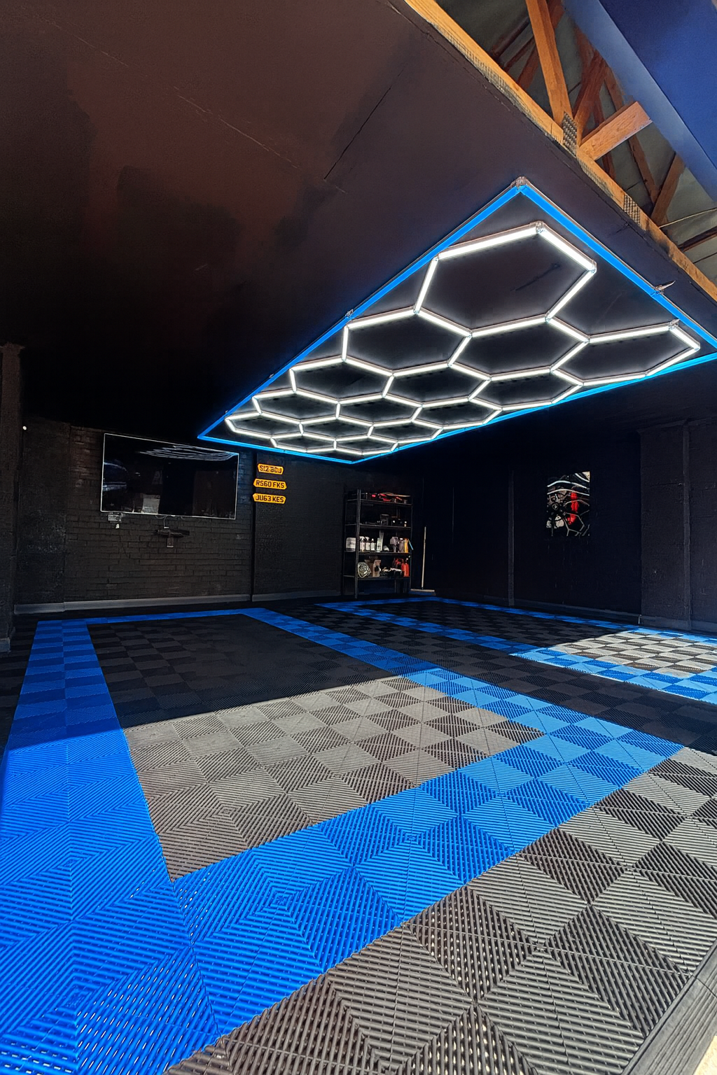 Hexagon Lighting 15 Grid System With Blue Border