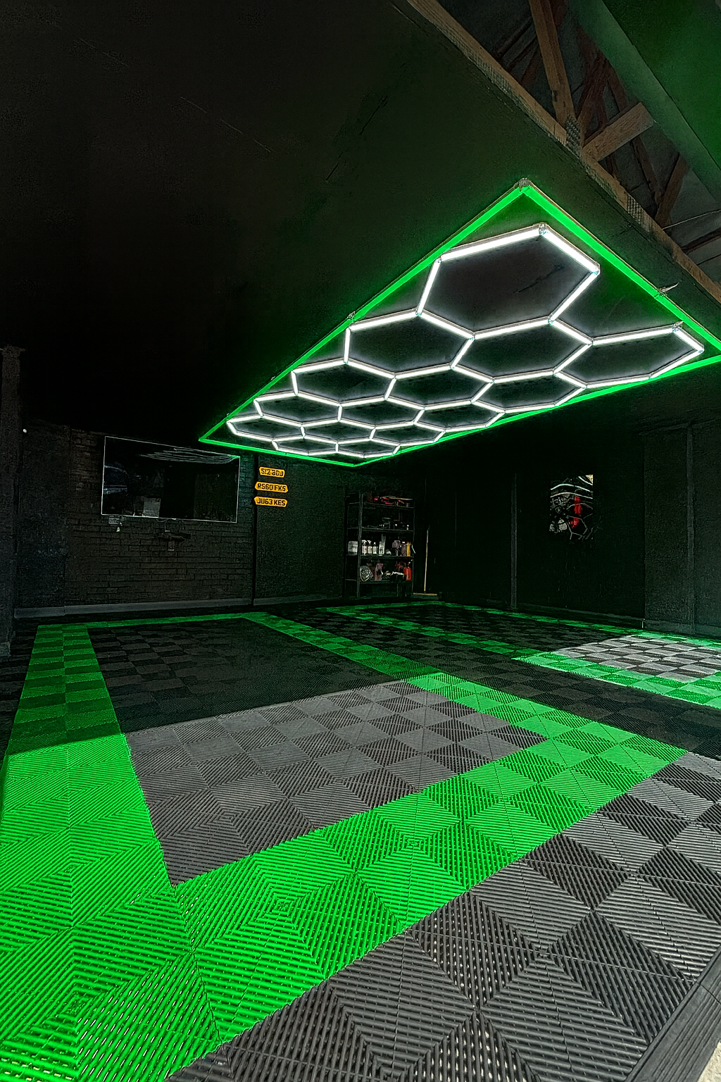 Hexagon Lighting 15 Grid System With Green Border